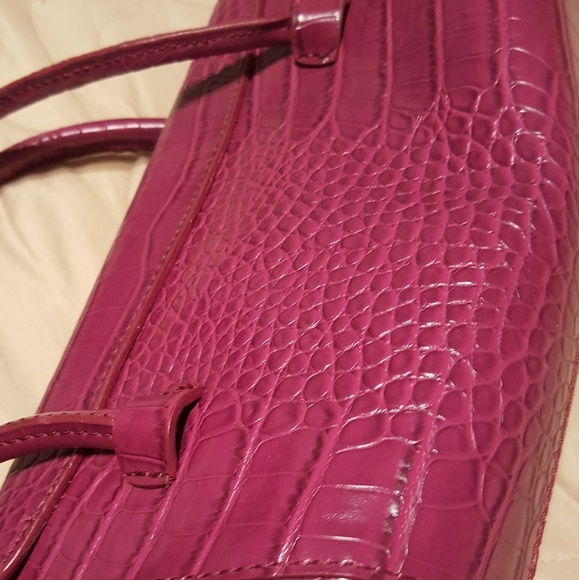 Raspberry Vinyl Handbag - Picture 3 of 4
